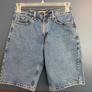 Signature by Levi’s Strauss Light Blue Jean Straight Fit Shorts size 28